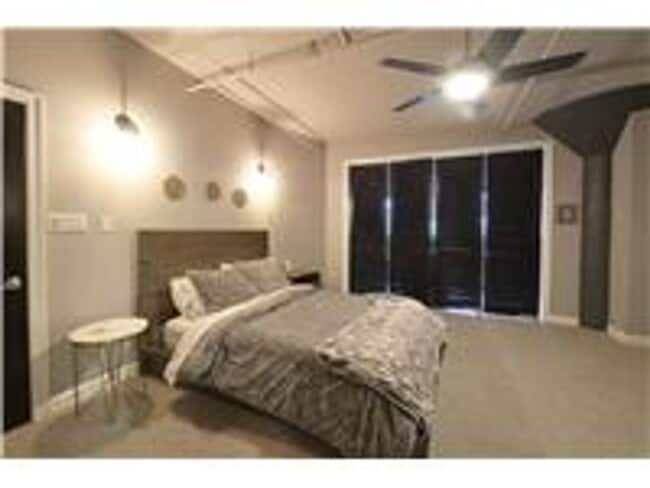 Building Photo - 4901 Washington Boulevard 4B