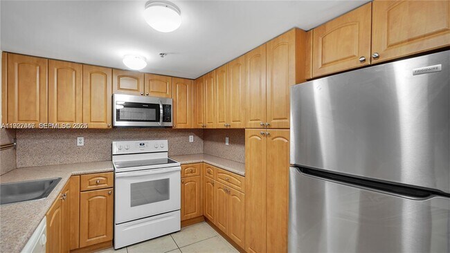 Building Photo - 120 Douglas Rd