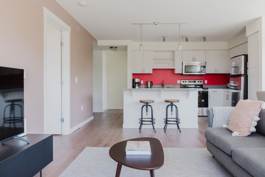 Building Photo - 330 3rd Ave W