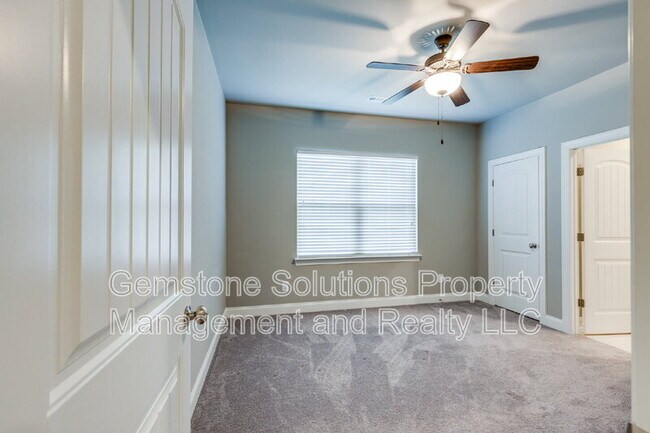 Building Photo - 2944 Hadley Close Ln