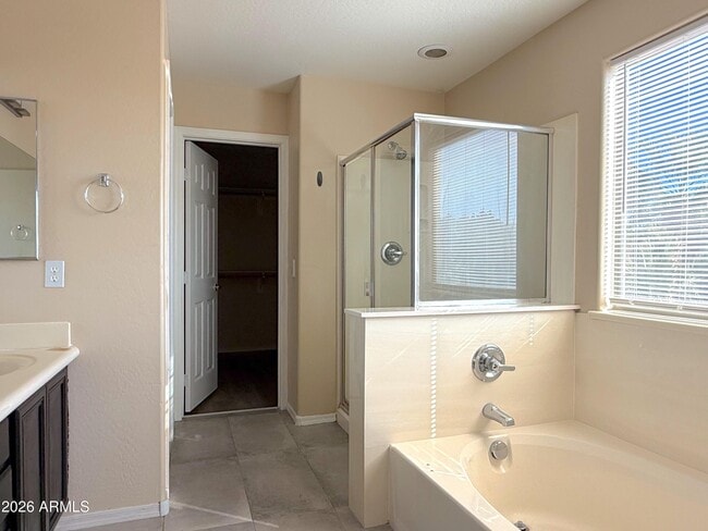 Building Photo - 3545 E Crescent Way