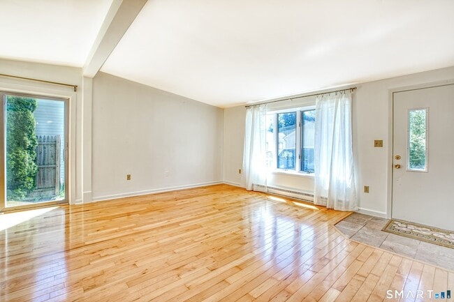 Building Photo - 25 Oakview Cir