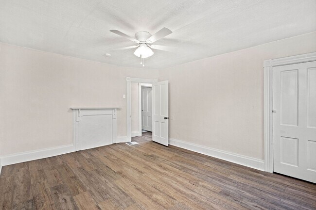 Building Photo - Stunning 2 bedroom home in Port Vue available August 1!