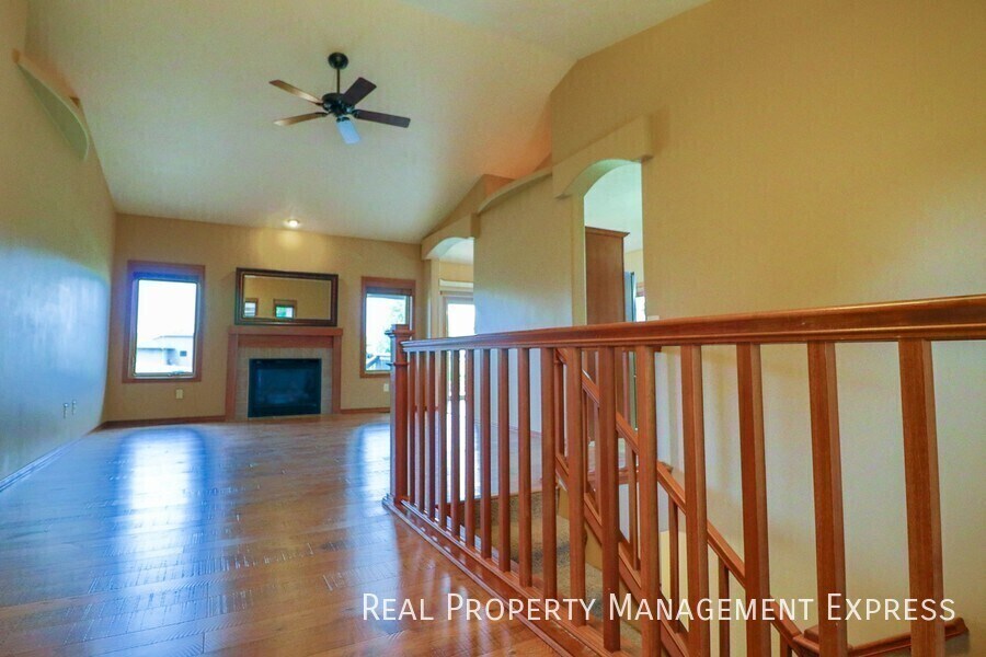 Building Photo - 7905 S Grass Creek Dr