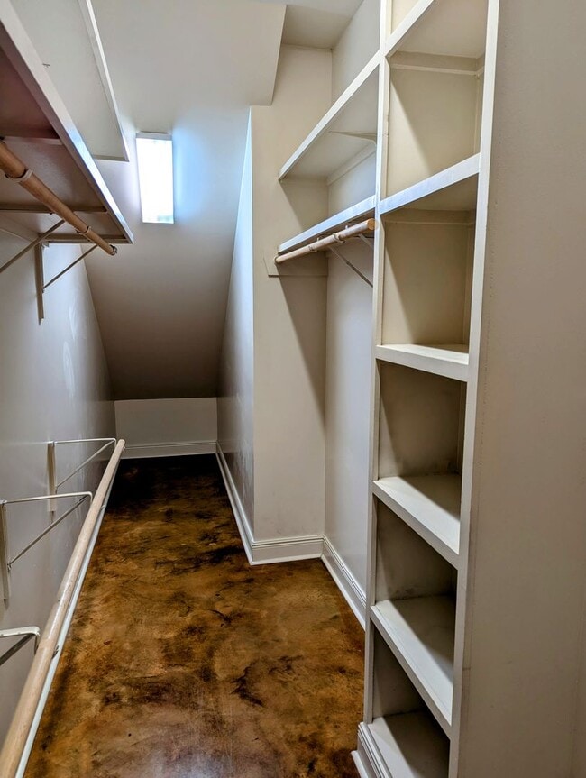 Building Photo - Luxury Awaits in Miramar!