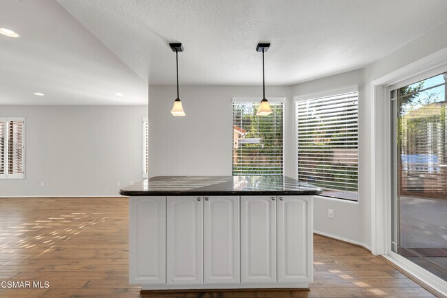 Building Photo - 487 Bernini Ct