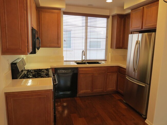 Building Photo - Rancho Coronado / Discovery Hills San Marcos Townhome- CSUSM Close
