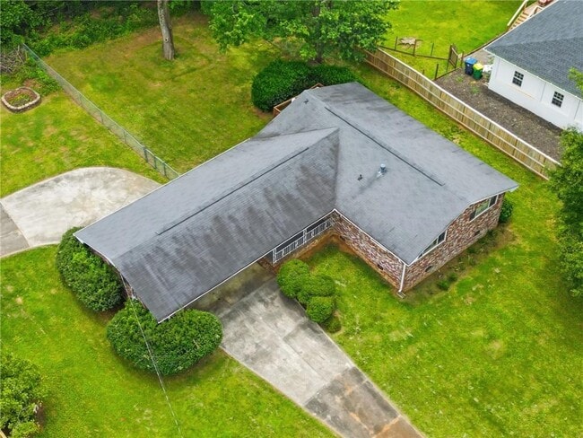 Building Photo - 1808 Sandy Plains Rd