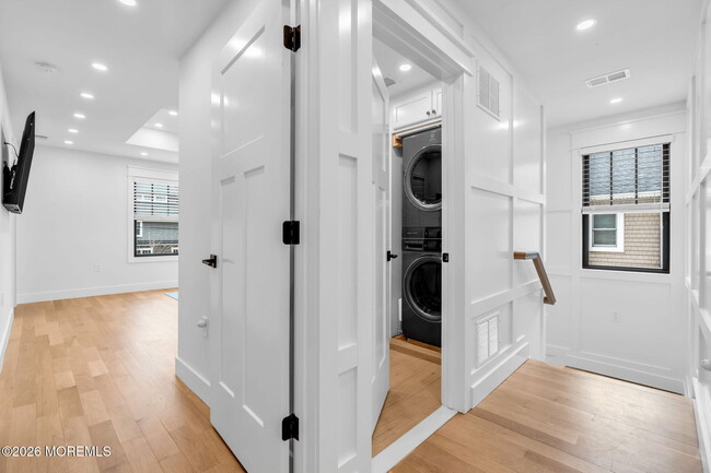 Building Photo - 2017 5th Ave