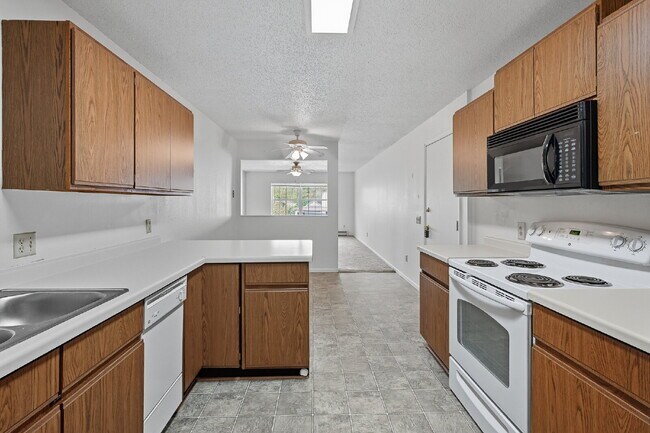 Building Photo - 1421 River View Ave