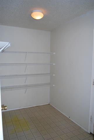 Building Photo - 2200 Lookout Ln