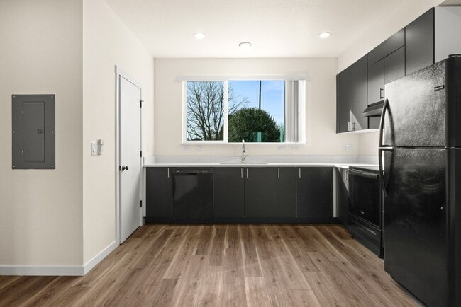 Building Photo - Vancouver Townhouses - Get 1 Month Free!