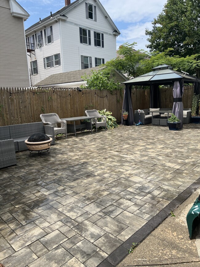 Building Photo - 64 Sterling St