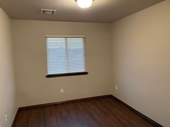 Building Photo - 6923 Mayberry Ln