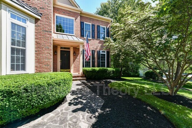 Building Photo - 641 Meade Dr SW