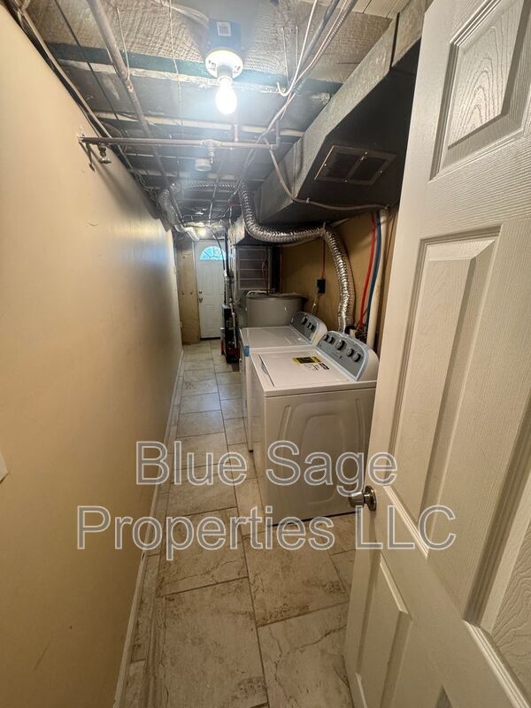 Building Photo - 2304 Bond Ave