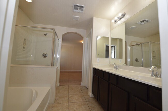 Building Photo - 126 La Tourette Ct