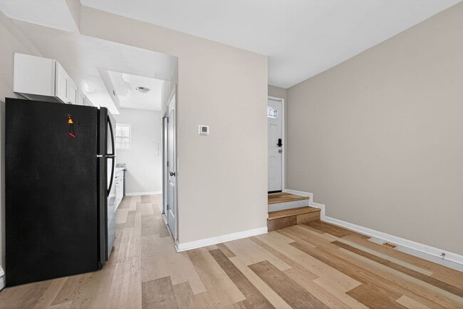 Building Photo - 2 bed 1.5 bath rowhome in Baltimore!