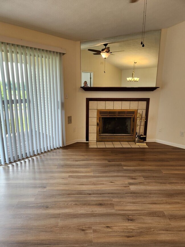 Building Photo - Great 2 bed 2 bath condo In Centerville