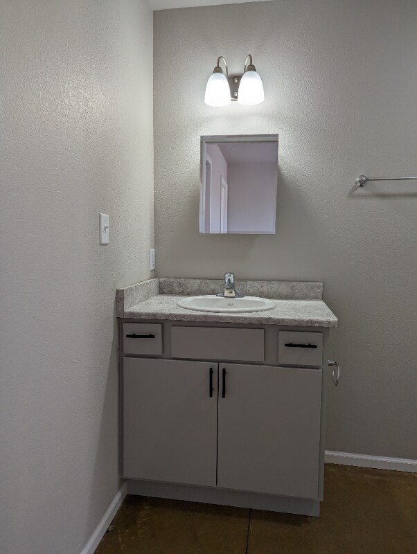 Building Photo - 651 S Union St