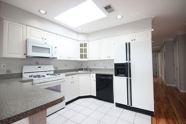 Building Photo - 247 Terrace Ave