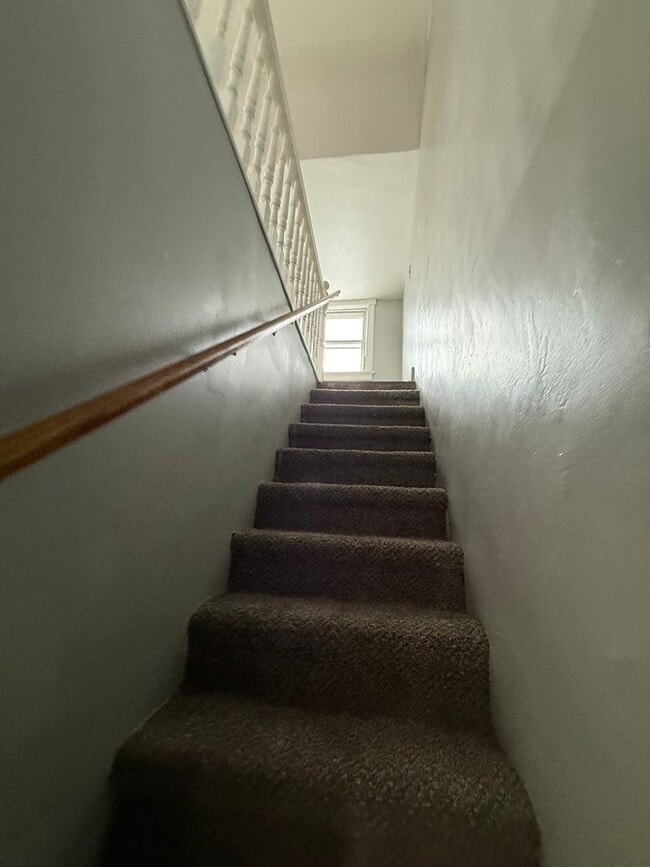 Building Photo - 251 Highland Ave