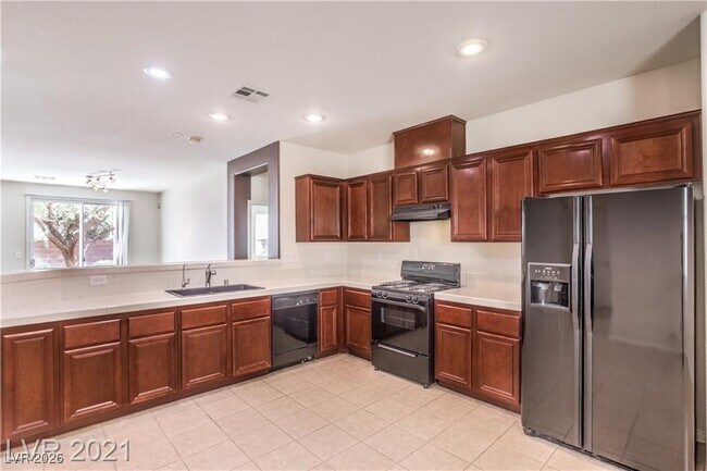 Building Photo - 2121 Silvereye Dr