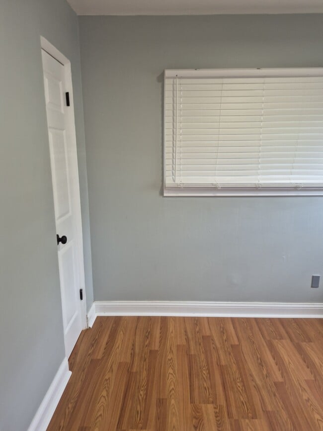 Building Photo - 10425 Earl Dr