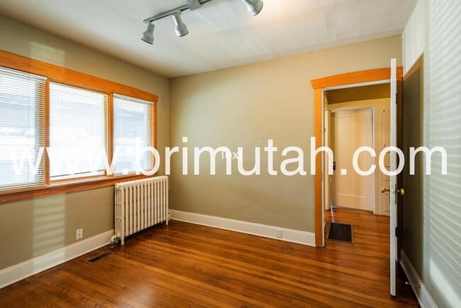 Building Photo - 1475 E Michigan Ave