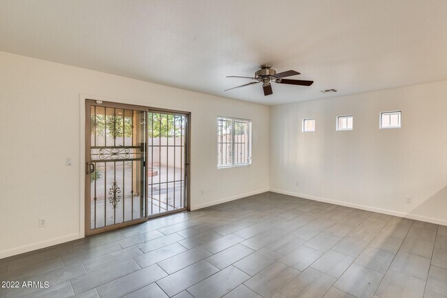 Building Photo - 8337 W Hughes Dr