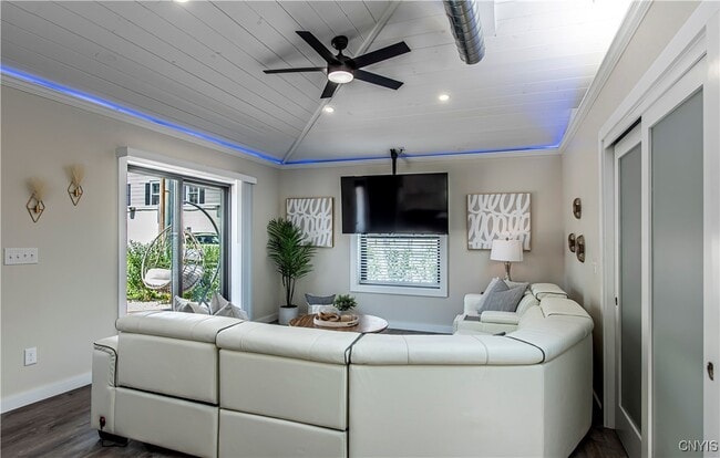 Building Photo - 1014 Main St