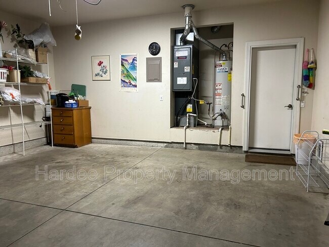 Building Photo - 830 E Riverpark Ln