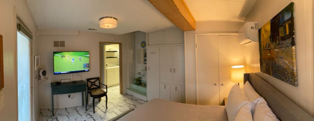 Light and bright (but has window shades!) - 639 Oak Ave