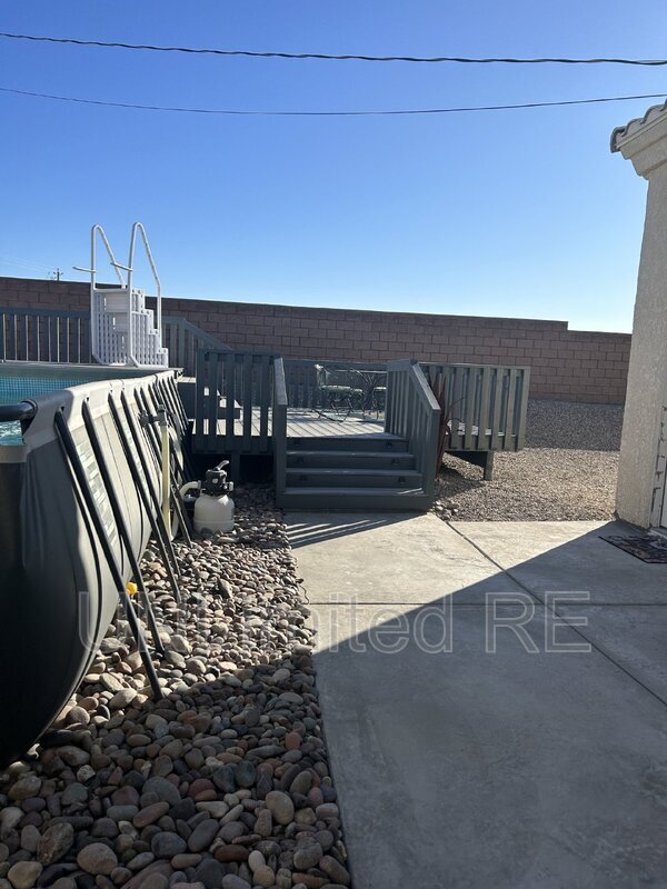 Building Photo - 2290 Interlake Dr