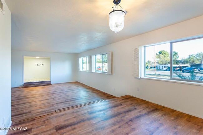 Building Photo - 1714 W Meadow Hills Dr