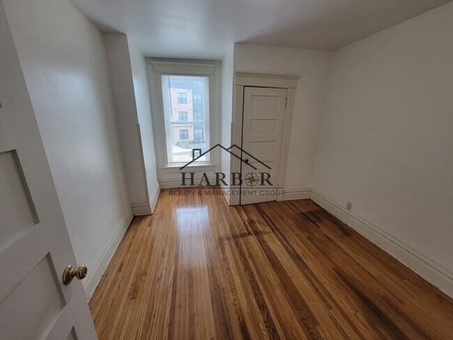 Building Photo - 711 1st Dr NW