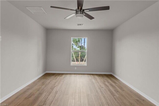 Building Photo - 3132 NE 13th Pl