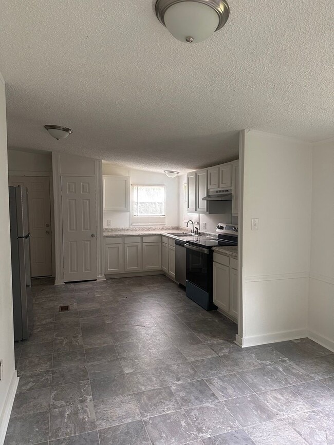Building Photo - RENTAL HOME 3BD/2BTH