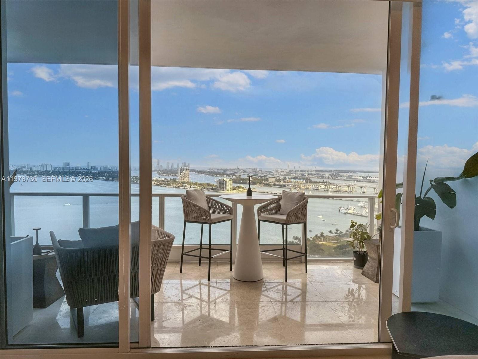 Building Photo - 2020 N Bayshore Dr