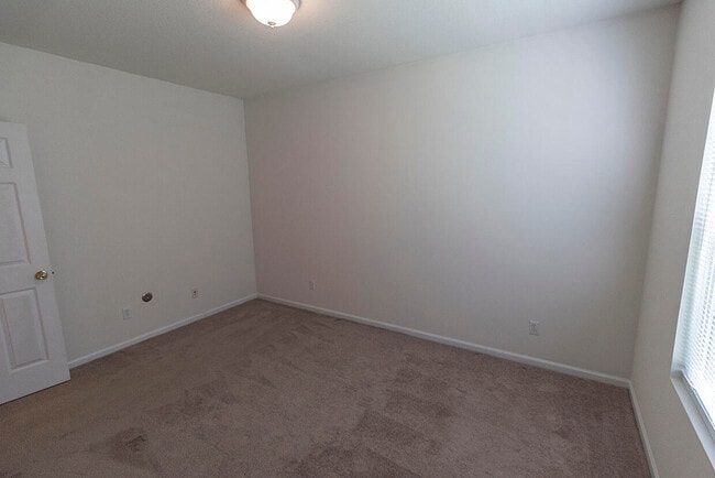 Building Photo - 3406 E St Charles Rd