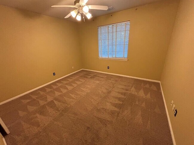 Building Photo - 2909 Yandall Dr