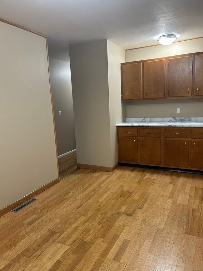 Building Photo - 3710 Hickory Ln