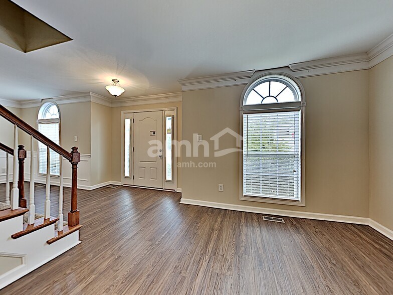 Building Photo - 5523 Golden Gate Rd