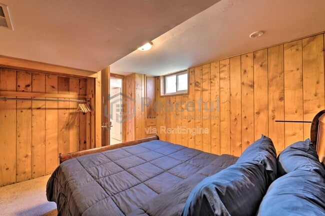 Building Photo - 462 E Haven Ave