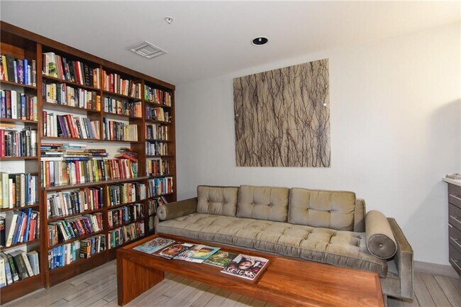 Building Photo - 300 Bowie St