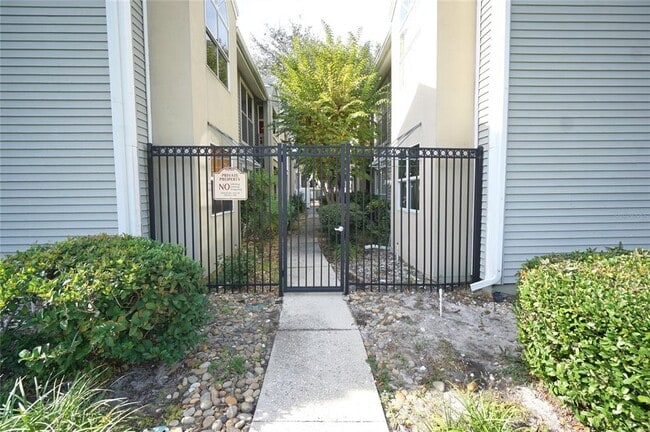 Building Photo - 603 S Melville Ave