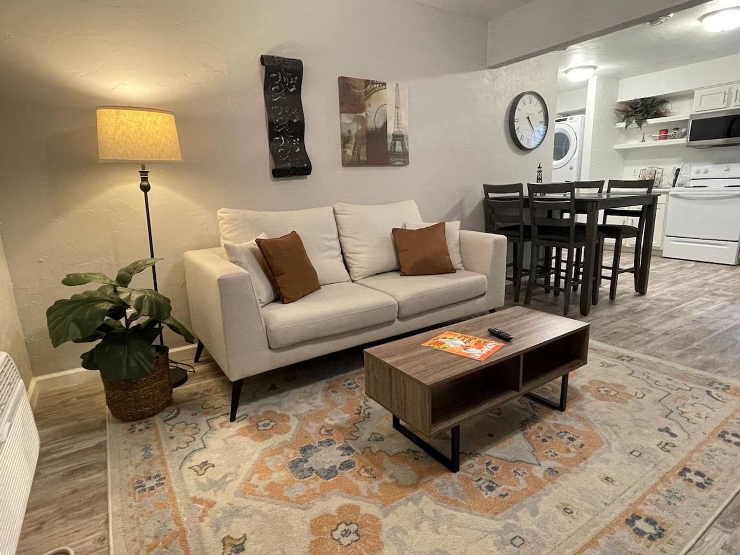 Building Photo - 915 W Weiland Ave