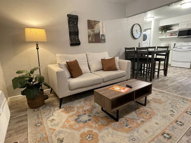 Primary Photo - 915 W Weiland Ave