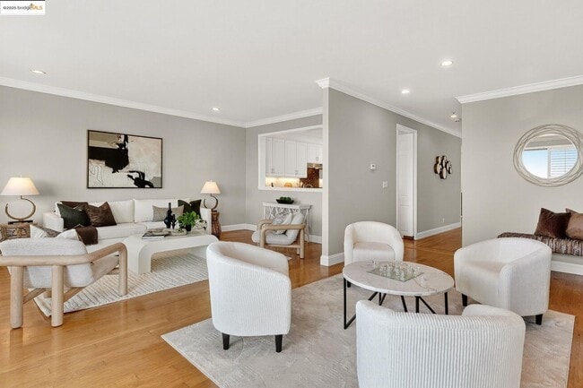 Building Photo - Four Bedroom Home with Panoramic Views