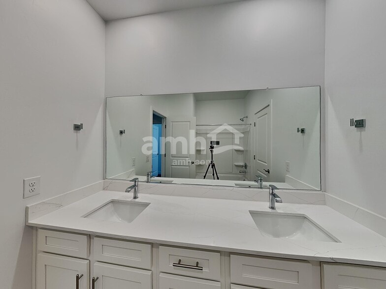 Building Photo - 13085 N Serenity Vly Dr